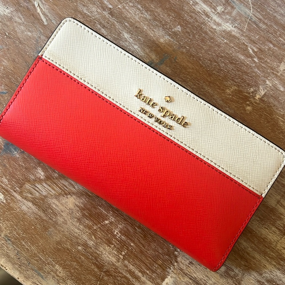 Like new. Kate Spade Wallet